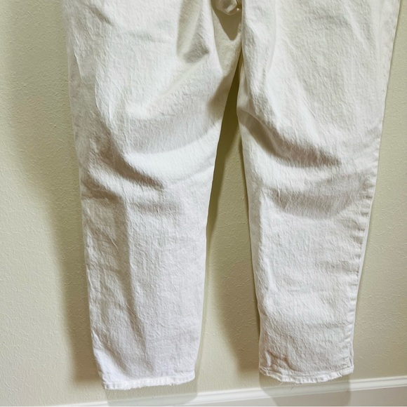 Abercrombie & Fitch White Ultra High Rise 90s Straight Jean Women's Size 34/18 R - Picture 8 of 12